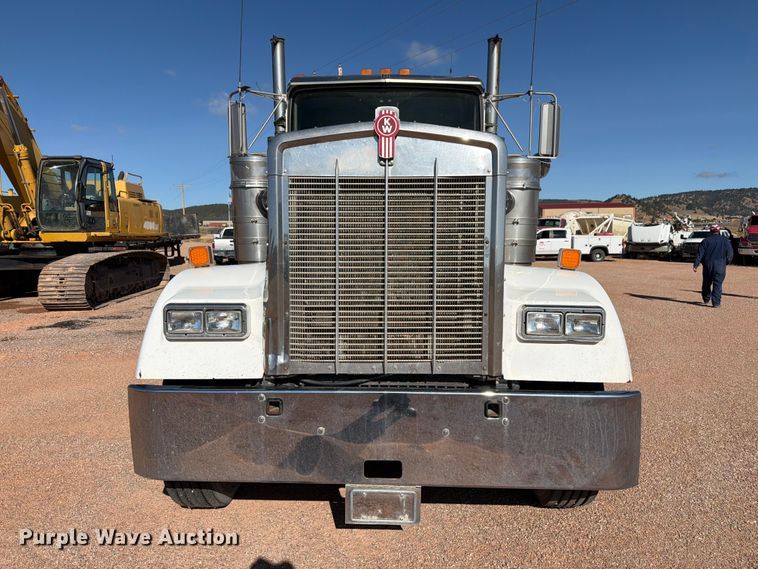 image for item FM7670 2005 Kenworth W900 semi truck