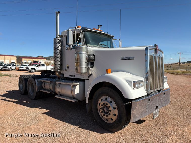 image for item FM7670 2005 Kenworth W900 semi truck
