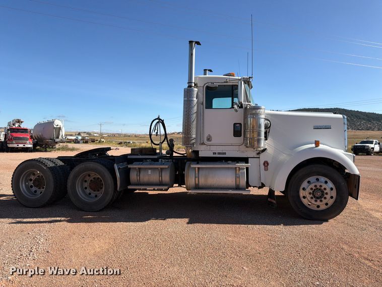 image for item FM7670 2005 Kenworth W900 semi truck