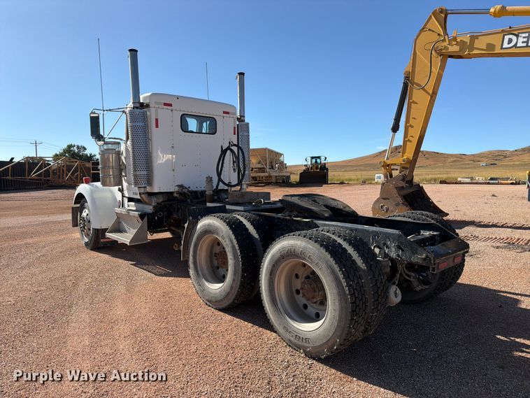 image for item FM7670 2005 Kenworth W900 semi truck