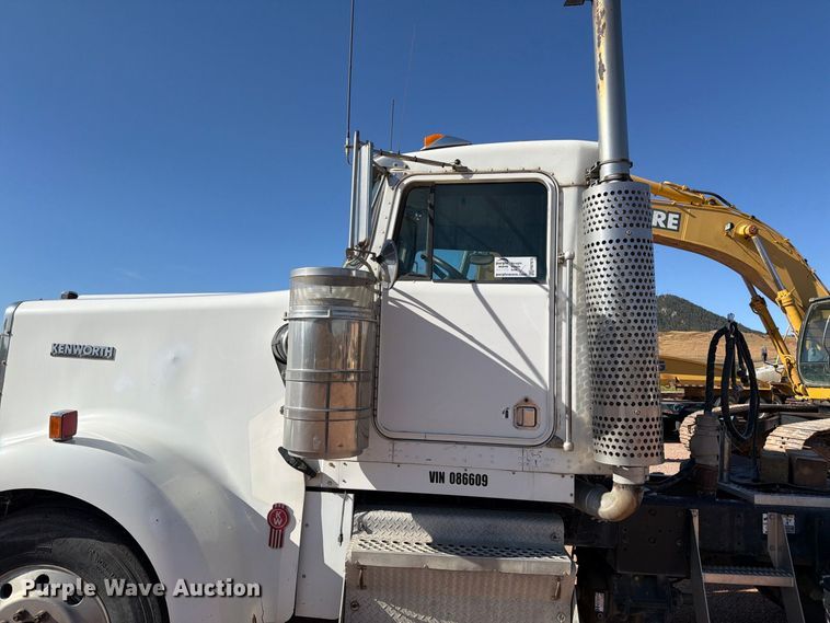 image for item FM7670 2005 Kenworth W900 semi truck