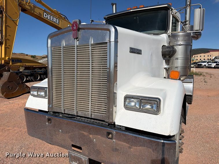 image for item FM7670 2005 Kenworth W900 semi truck