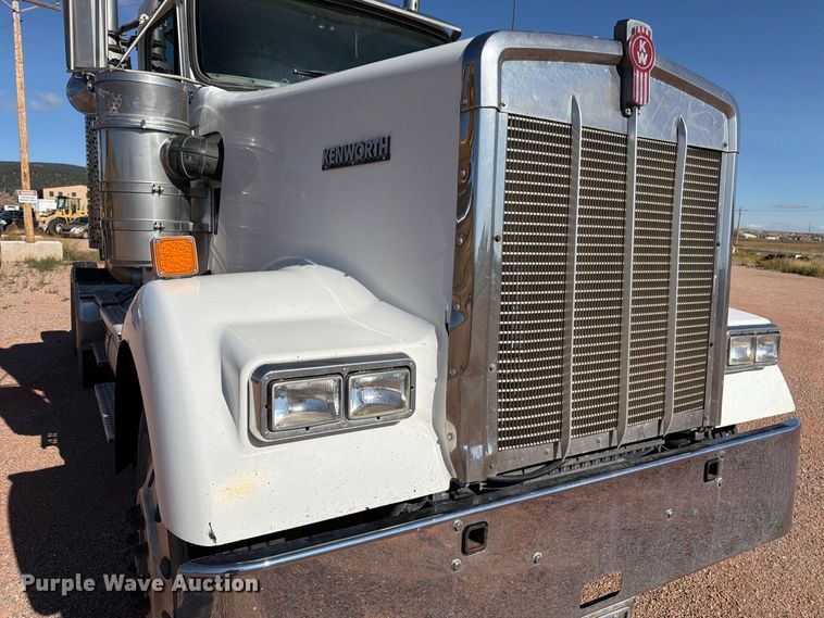 image for item FM7670 2005 Kenworth W900 semi truck