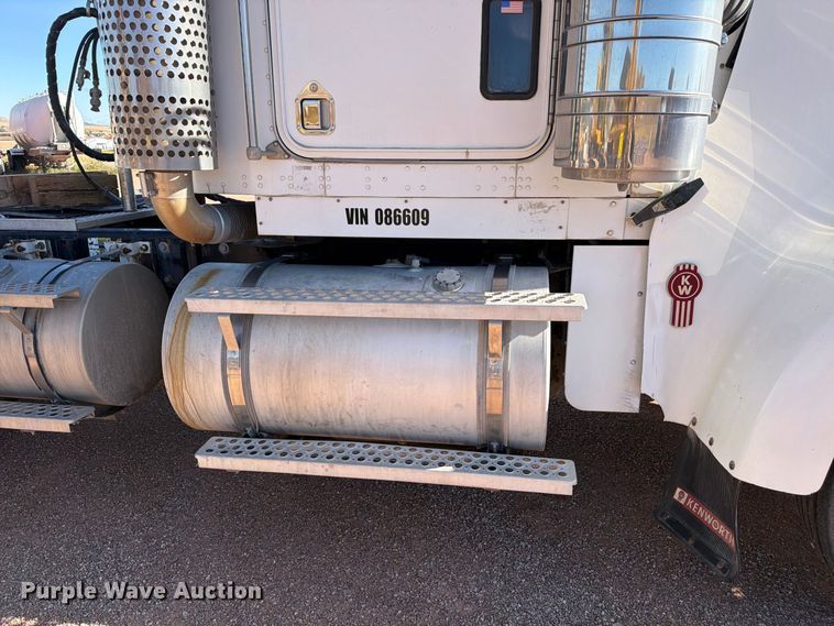 image for item FM7670 2005 Kenworth W900 semi truck