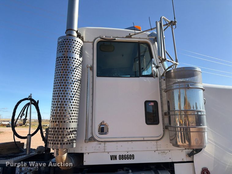image for item FM7670 2005 Kenworth W900 semi truck