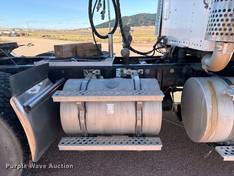 image for item FM7670 2005 Kenworth W900 semi truck