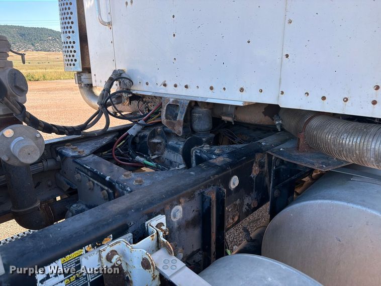 image for item FM7670 2005 Kenworth W900 semi truck