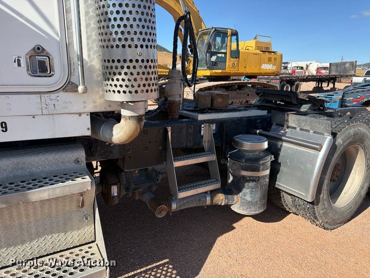 image for item FM7670 2005 Kenworth W900 semi truck