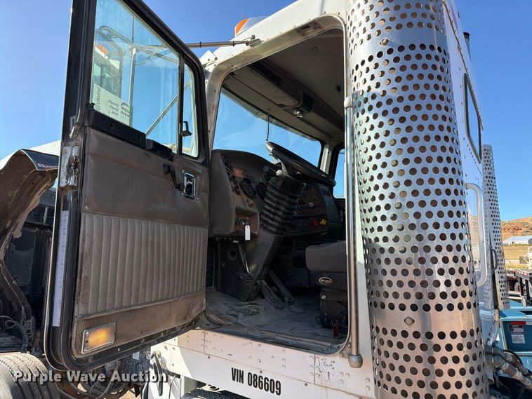 image for item FM7670 2005 Kenworth W900 semi truck