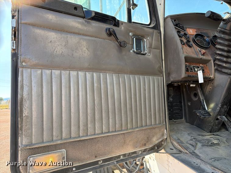 image for item FM7670 2005 Kenworth W900 semi truck