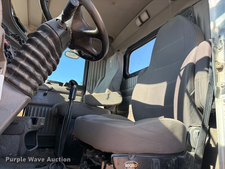 image for item FM7670 2005 Kenworth W900 semi truck