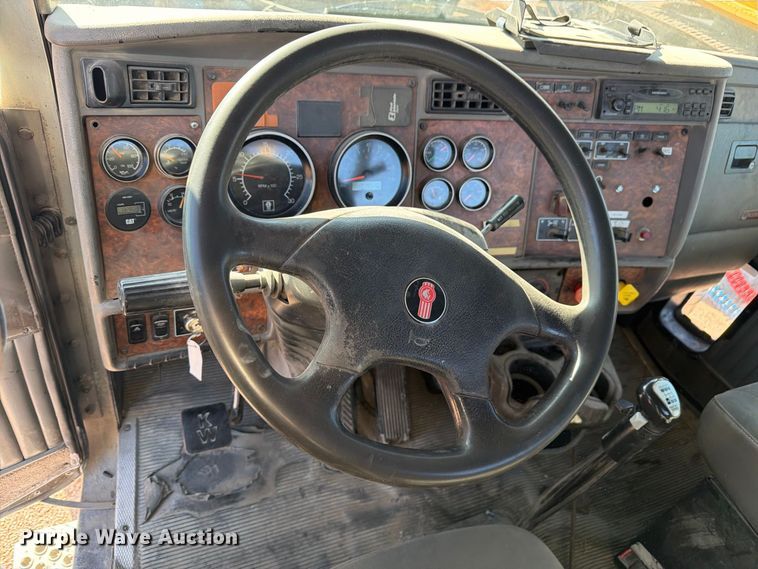 image for item FM7670 2005 Kenworth W900 semi truck