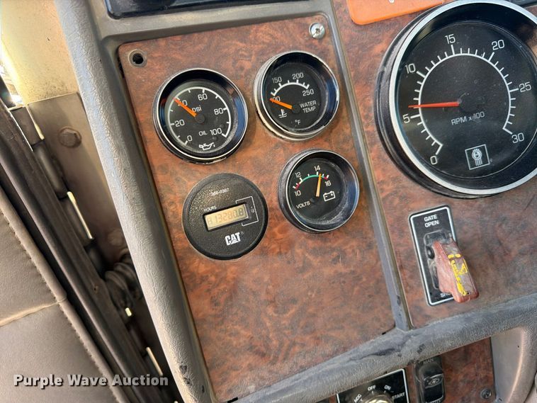 image for item FM7670 2005 Kenworth W900 semi truck