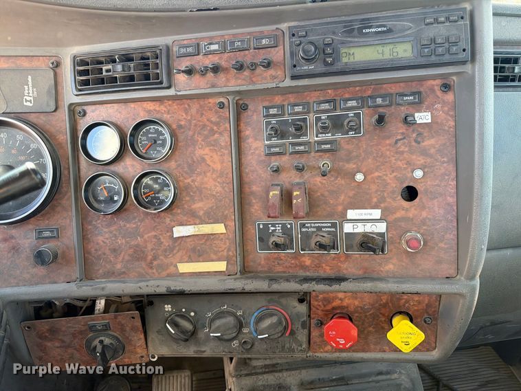 image for item FM7670 2005 Kenworth W900 semi truck