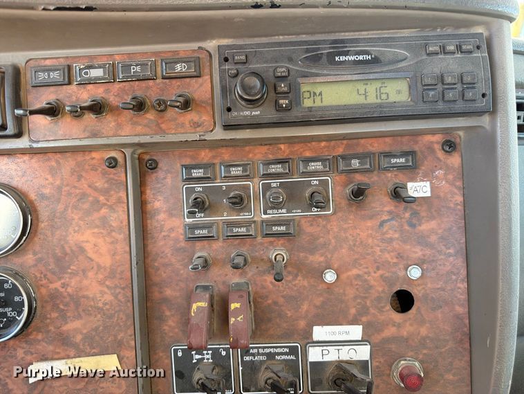 image for item FM7670 2005 Kenworth W900 semi truck