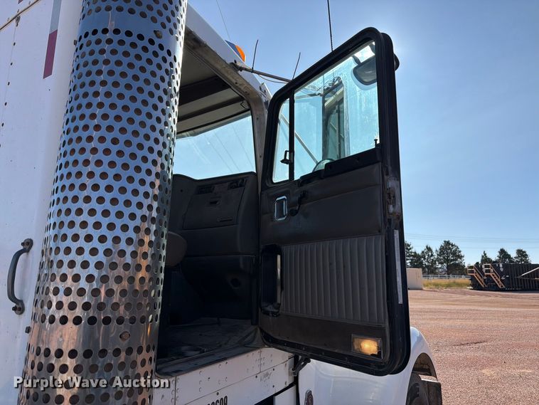 image for item FM7670 2005 Kenworth W900 semi truck