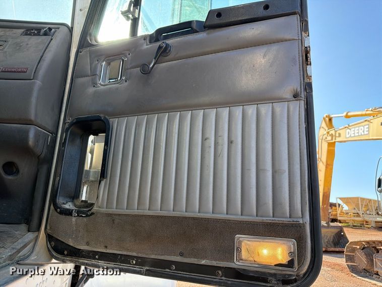 image for item FM7670 2005 Kenworth W900 semi truck