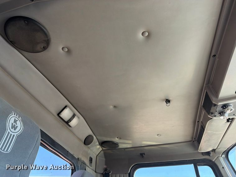 image for item FM7670 2005 Kenworth W900 semi truck