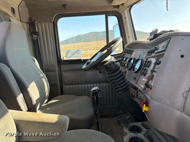 image for item FM7670 2005 Kenworth W900 semi truck