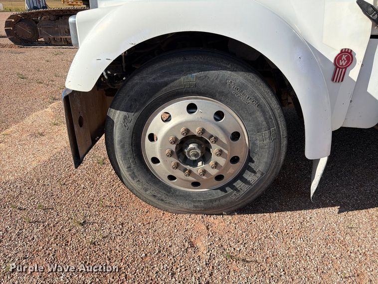 image for item FM7670 2005 Kenworth W900 semi truck