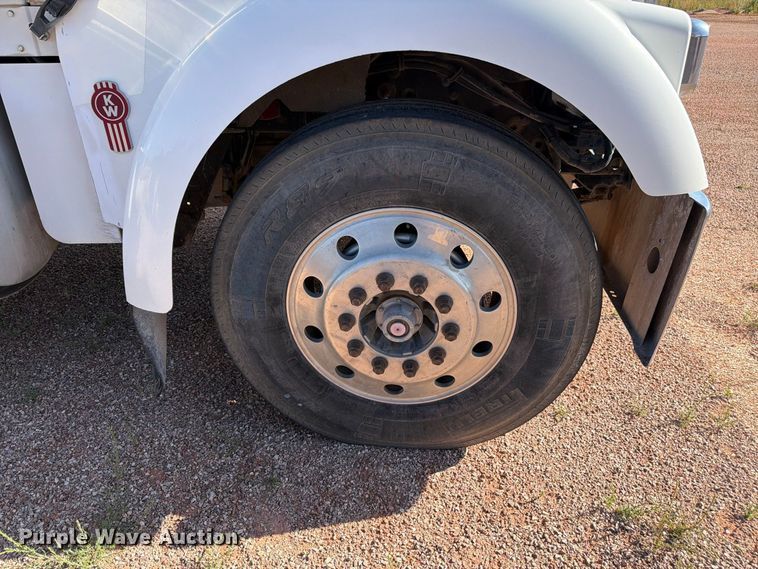 image for item FM7670 2005 Kenworth W900 semi truck