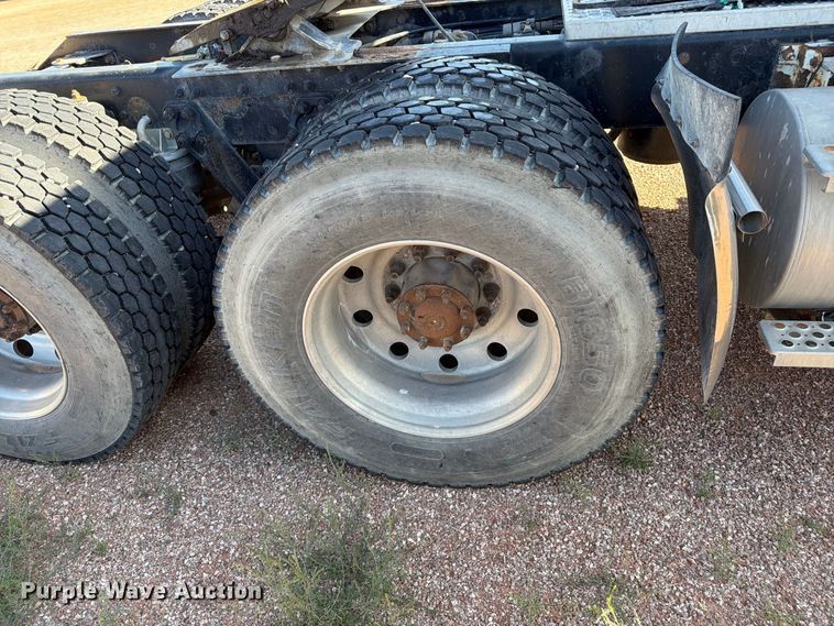 image for item FM7670 2005 Kenworth W900 semi truck