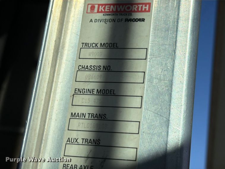 image for item FM7670 2005 Kenworth W900 semi truck
