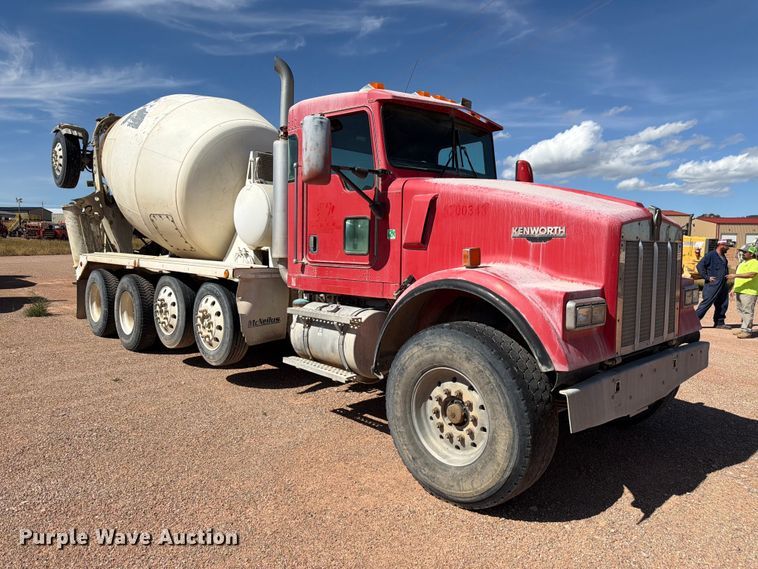 image for item FM7673 2003 Kenworth W900 ready mix truck