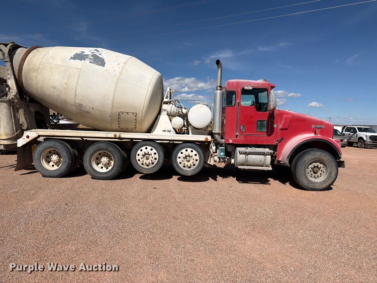 image for item FM7673 2003 Kenworth W900 ready mix truck