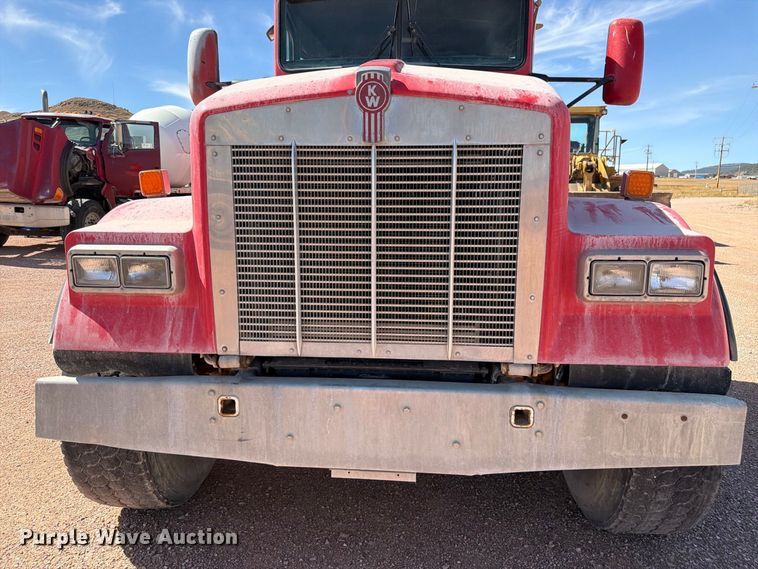 image for item FM7673 2003 Kenworth W900 ready mix truck
