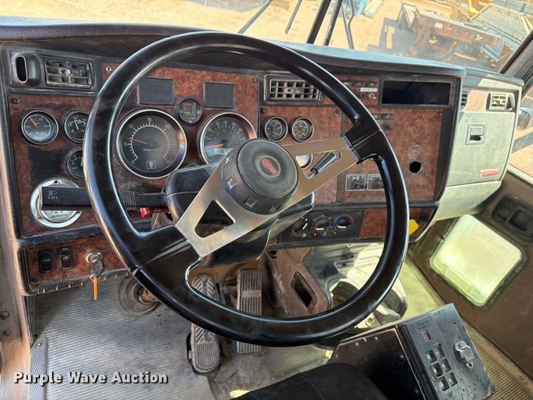 image for item FM7673 2003 Kenworth W900 ready mix truck