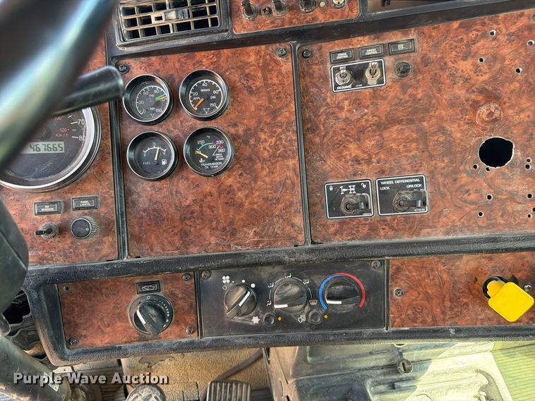image for item FM7673 2003 Kenworth W900 ready mix truck