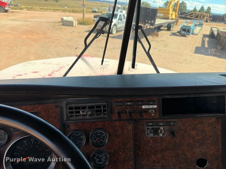 image for item FM7673 2003 Kenworth W900 ready mix truck
