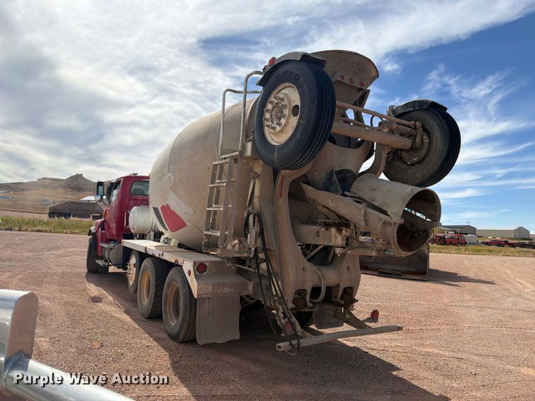 image for item FM7674 2006 Sterling Truck L9500 Series ready mix truck