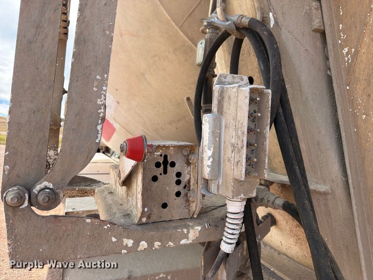 image for item FM7674 2006 Sterling Truck L9500 Series ready mix truck