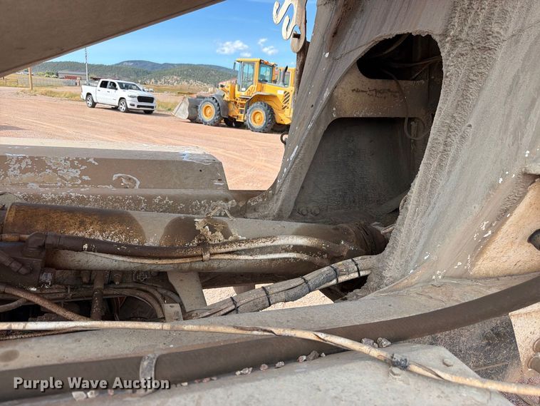 image for item FM7674 2006 Sterling Truck L9500 Series ready mix truck