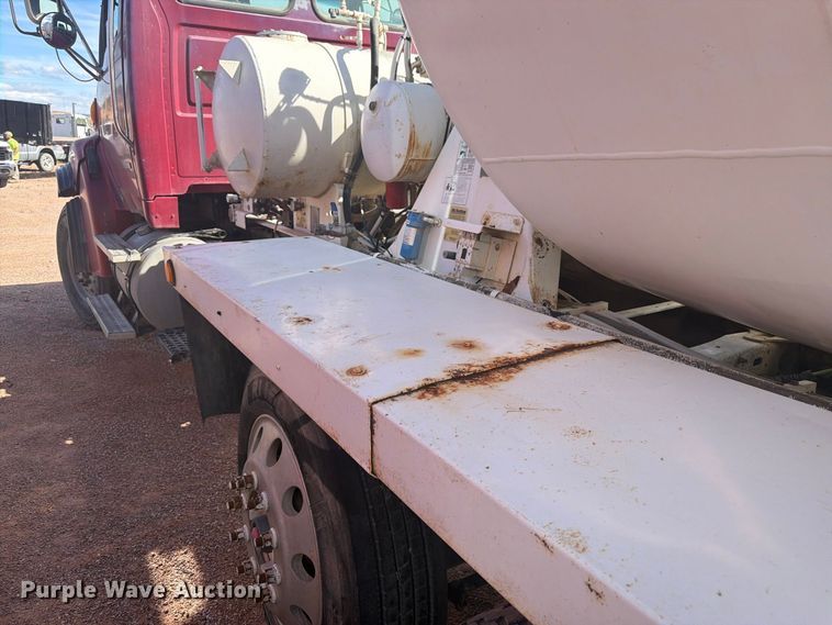 image for item FM7675 2006 Sterling Truck L9500 Series ready mix truck