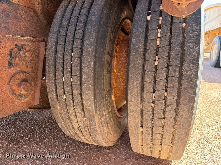 image for item FM7686 1991 Dorsey drop deck trailer