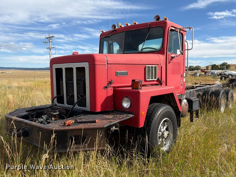 image for item FM7689 1985 International F-5070 truck cab and chassis