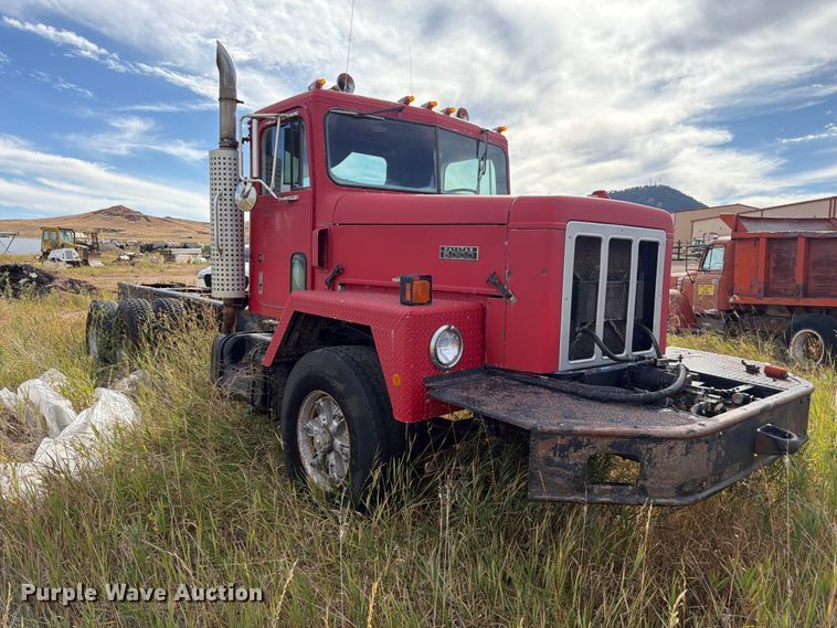 image for item FM7689 1985 International F-5070 truck cab and chassis