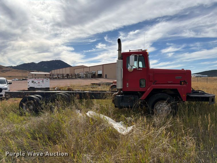 image for item FM7689 1985 International F-5070 truck cab and chassis