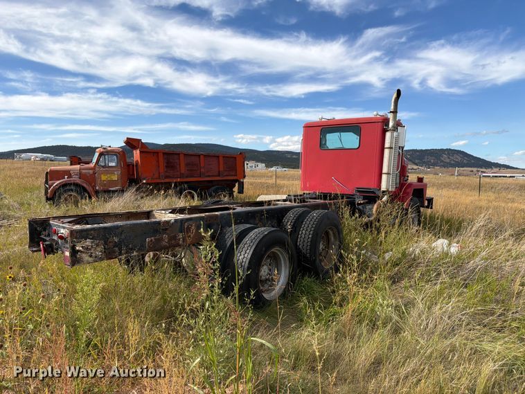 image for item FM7689 1985 International F-5070 truck cab and chassis
