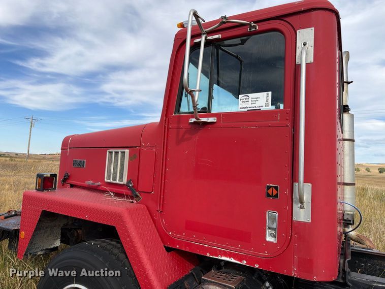 image for item FM7689 1985 International F-5070 truck cab and chassis
