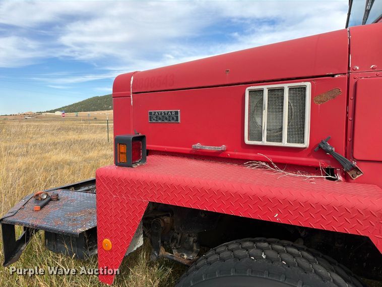 image for item FM7689 1985 International F-5070 truck cab and chassis