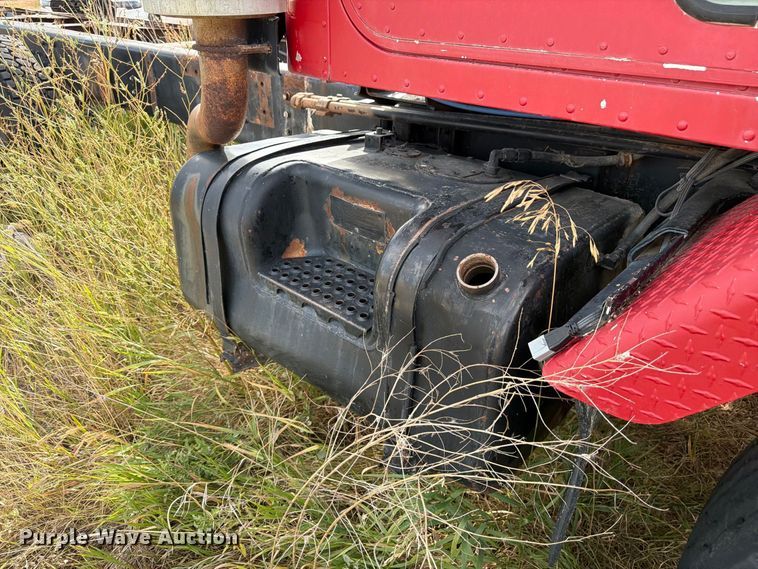 image for item FM7689 1985 International F-5070 truck cab and chassis