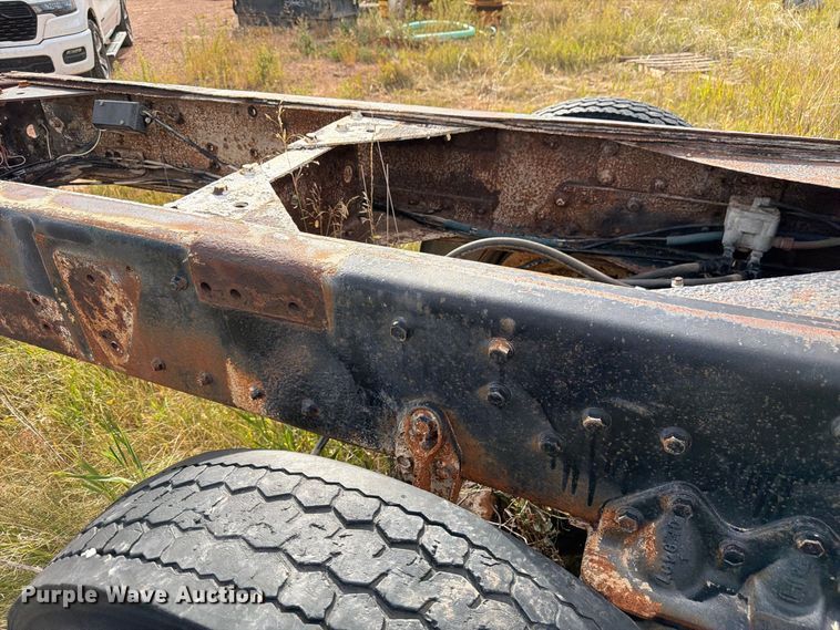 image for item FM7689 1985 International F-5070 truck cab and chassis