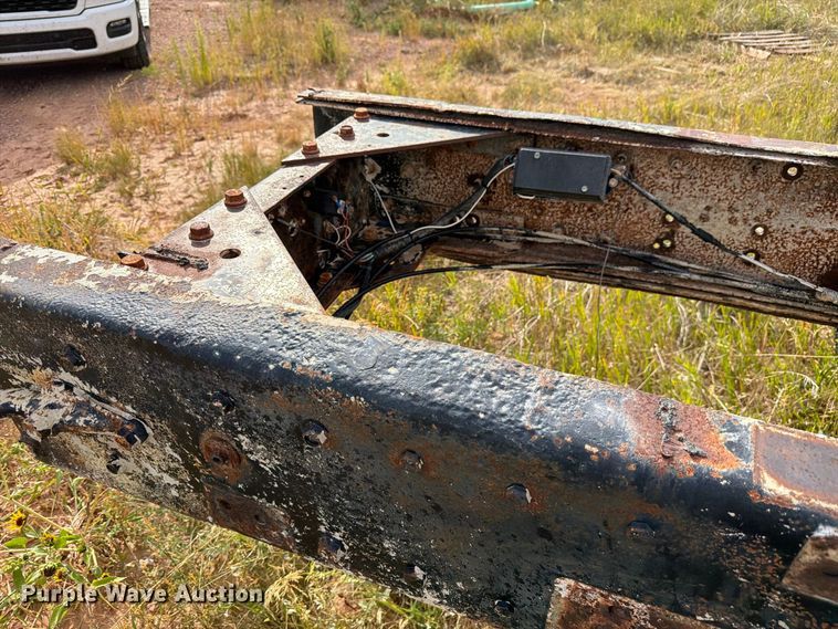 image for item FM7689 1985 International F-5070 truck cab and chassis