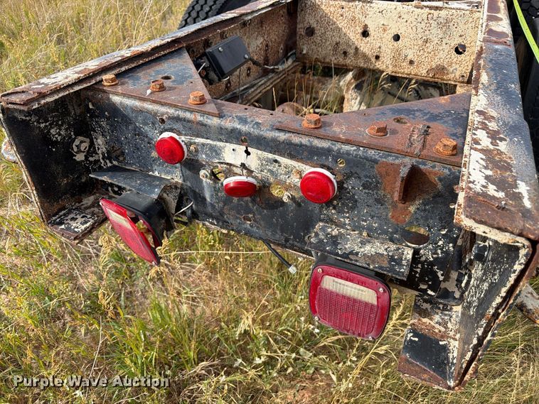image for item FM7689 1985 International F-5070 truck cab and chassis