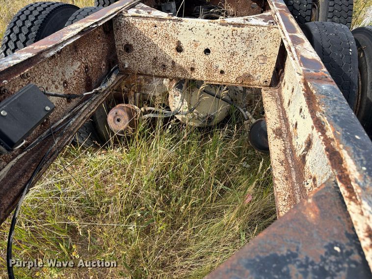 image for item FM7689 1985 International F-5070 truck cab and chassis