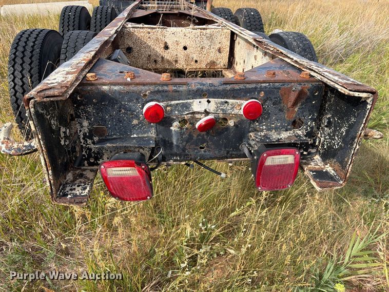 image for item FM7689 1985 International F-5070 truck cab and chassis